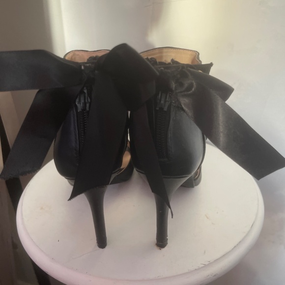 Heels - Picture 3 of 4